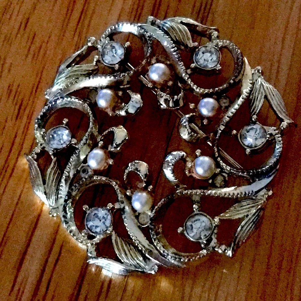 1959 Sarah Coventry Coronation Brooch